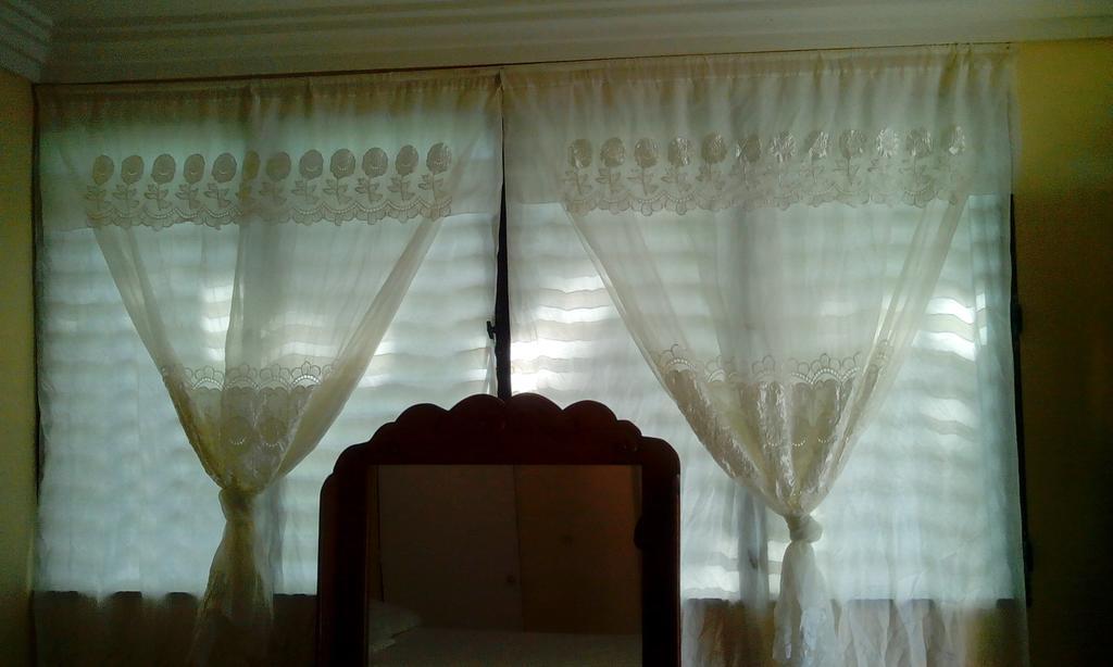 Le Dubourg Guesthouse Montrouis Room photo